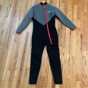Henderson Women's Full Wetsuit in Gray/Black with Red Zip
